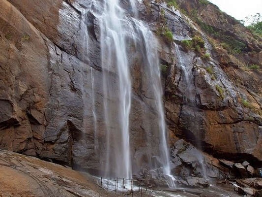Agaya Gangai Waterfalls