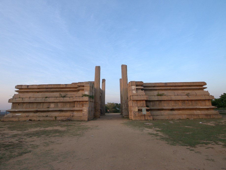Raya Gopura