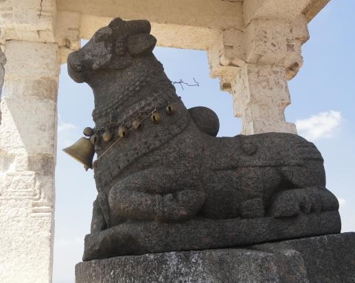Nandhi statue