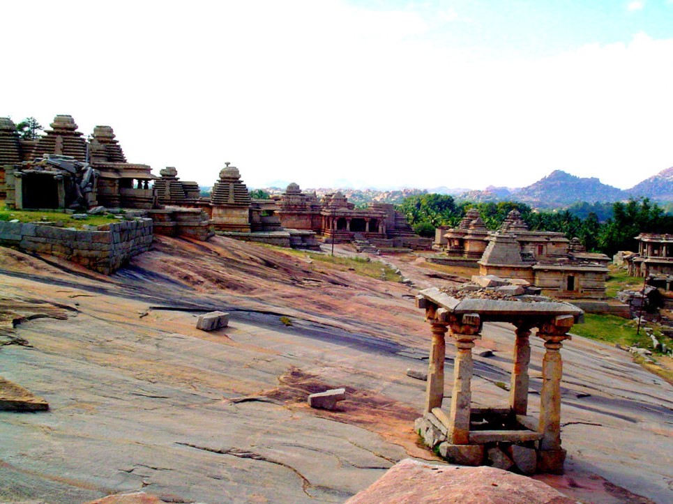 Hemakuta Hill Temples